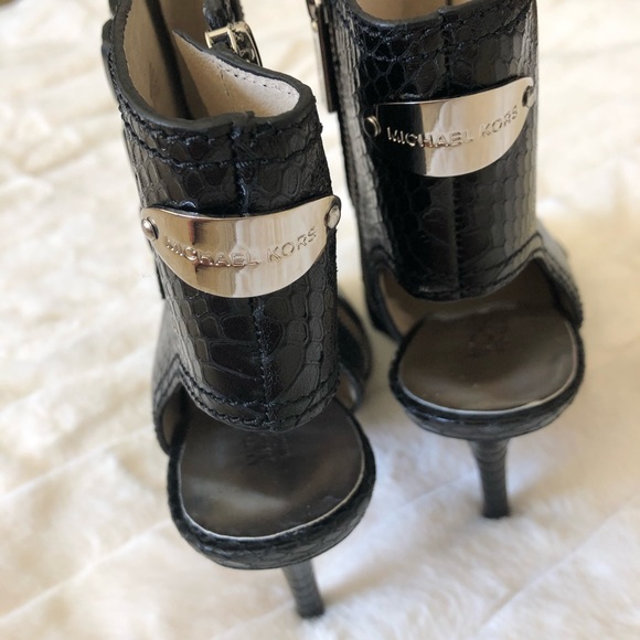 Michael Kors Black Snakeskin Open Toe Booties. NEW - Picture 4 of 7